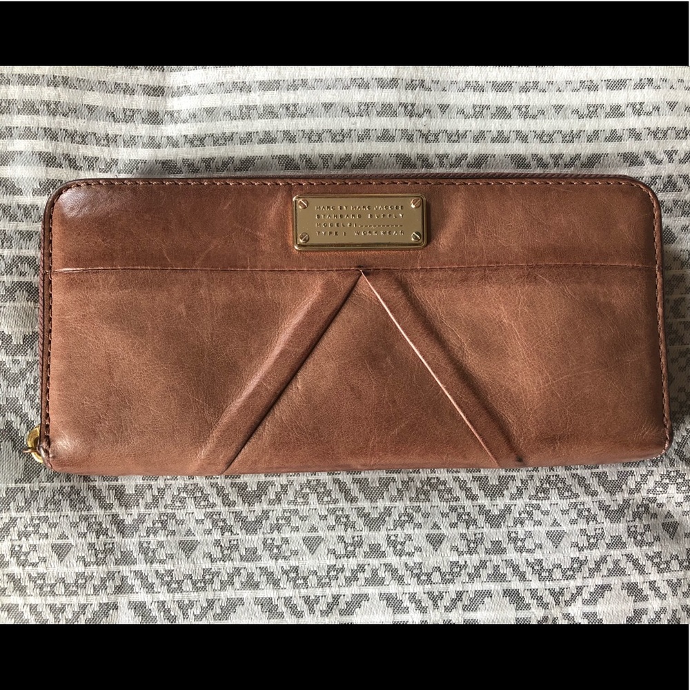 Marc Jacobs leather wallet gently used